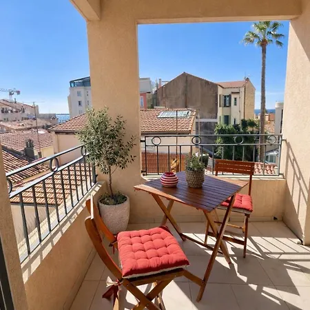 Daire Harbor Dockside